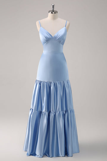 Vestido de dama de honor largo de satén con tirantes de espagueti azul cielo